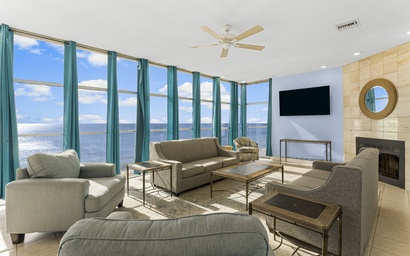 Sharkys Retreat 701 - Beachfront Views - Family Friendly