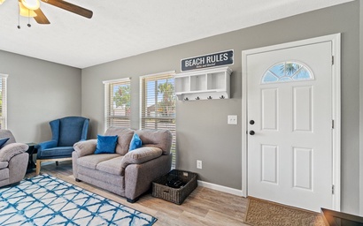 Sunny Daze Cottage - Three Bedroom - Short Walk to the Beach! 3