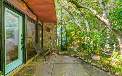 Zen Studio at Lotus Garden Cafe 4