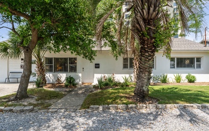 Summer Haven - Three Bdrm - Steps to the Beach! 2