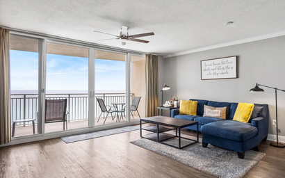 Emerald Beach Resort 1133 - Beachfront on the 'Main Strip'!