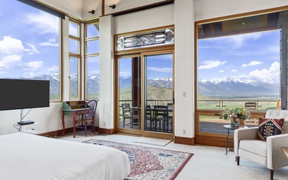 Mountain View Escape 16