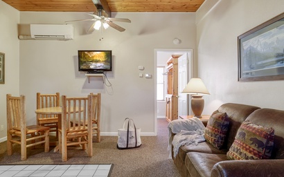 Town Square Lodge 12