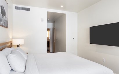 One Town Hill 302 18