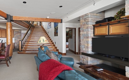 Mountain View Escape 37