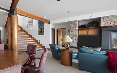 Mountain View Escape 38