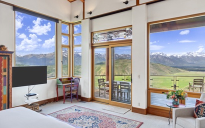 Mountain View Escape 15