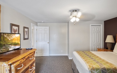 Town Square Lodge 4 13