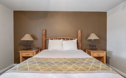 Town Square Lodge 4 15