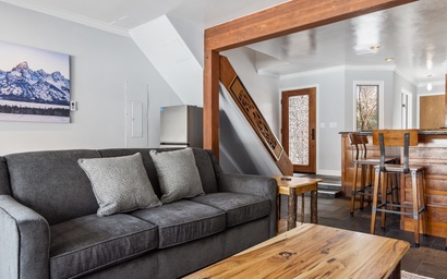 Teton Shadows St. John B 6