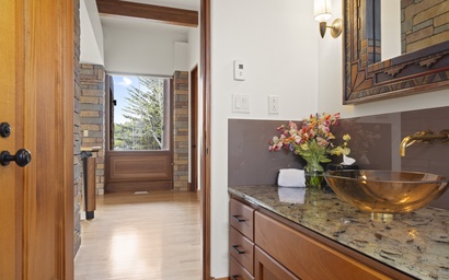 Mountain View Escape 9