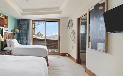 Mountain View Escape 32