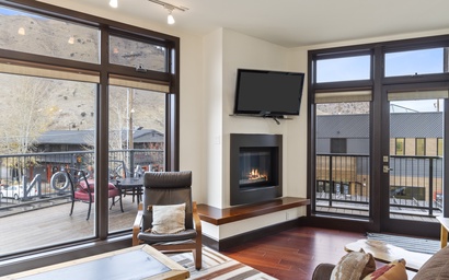 Featured Property Pearl at Jackson 202