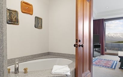 Mountain View Escape 28