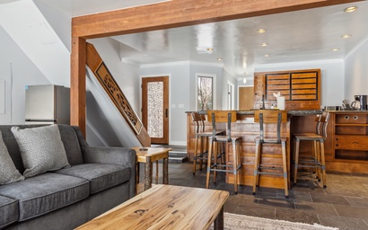 Teton Shadows St. John B 8