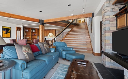 Mountain View Escape 36