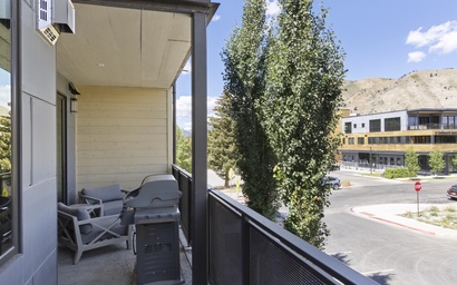 One Town Hill 200 11