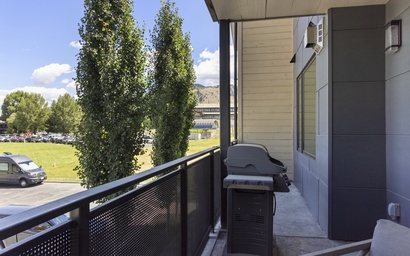 One Town Hill 200 12