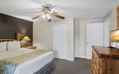 Town Square Lodge 5 9