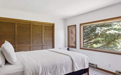 Teton Shadows St. John B 18