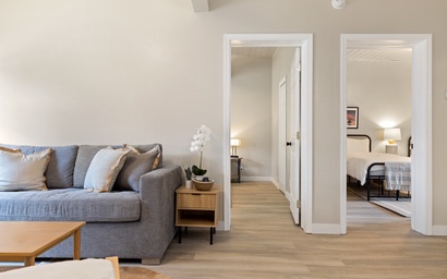 Town Square Lodge 8 6