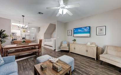 Village by the Beach - Laguna Beach P915 3