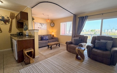 Hummingbird Retreat CMH105 3