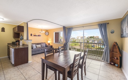 Hummingbird Retreat CMH105 2