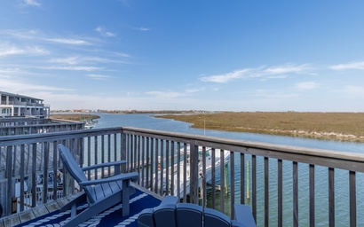 Pier 13 Cangrejos of the Canal TLHC