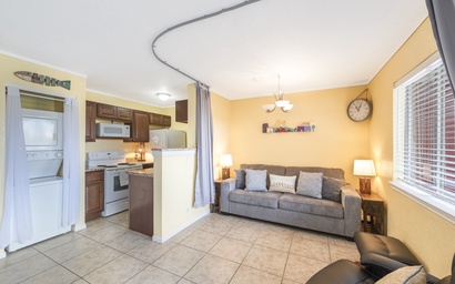 Hummingbird Retreat CMH105