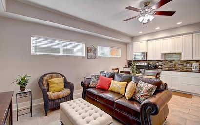 Mi Casa Tu Casa downstairs 3