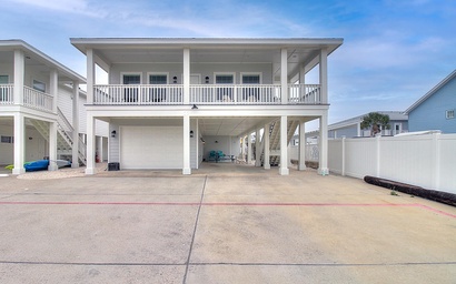 Mi Casa Tu Casa downstairs