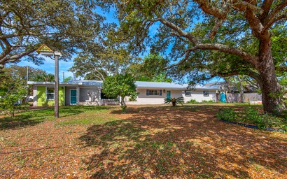 Bungalow By the Sea 6