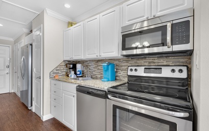 Sunset Harbor Palms 2-304 8