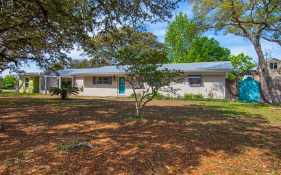 Bungalow By the Sea 8