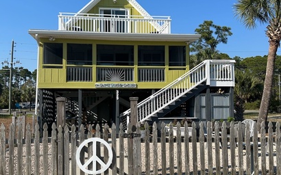 OM Shanti Seaside Cottage