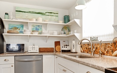 OM Shanti Seaside Cottage 8