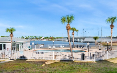 Crabby Lagoon C104 4