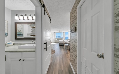 Top of the Gulf 811 7