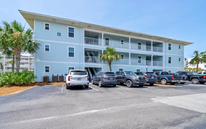 Beachside Villas 613 5