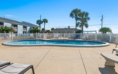 Tradewinds Condominium #28- At the Beach! 3