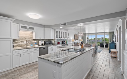 Shoreline Towers 3033 2