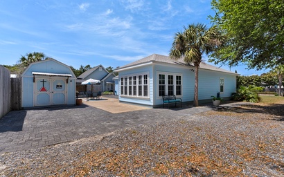 Suzwinks Beach House 8