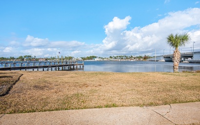 Crabby Lagoon C104 5