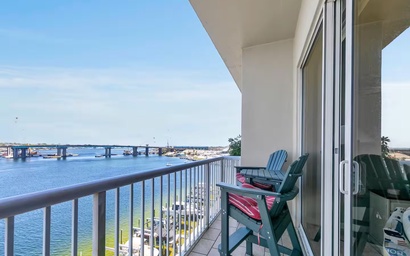 Palm Court Yacht Club 604 2