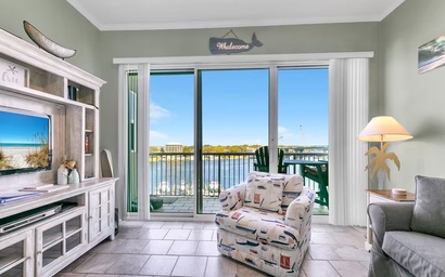 Palm Court Yacht Club 604 6