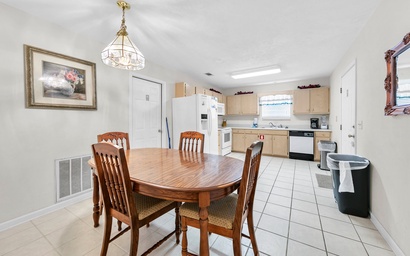 Lyndell Beach Cottage 8