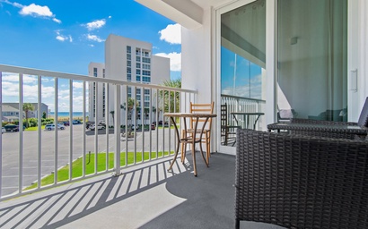 Shoreline Towers 3033 6