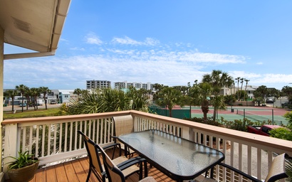 Beach Side- Harbor View