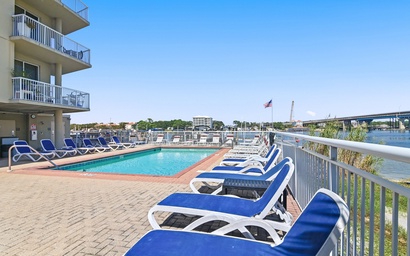 Palm Court Yacht Club 604 3